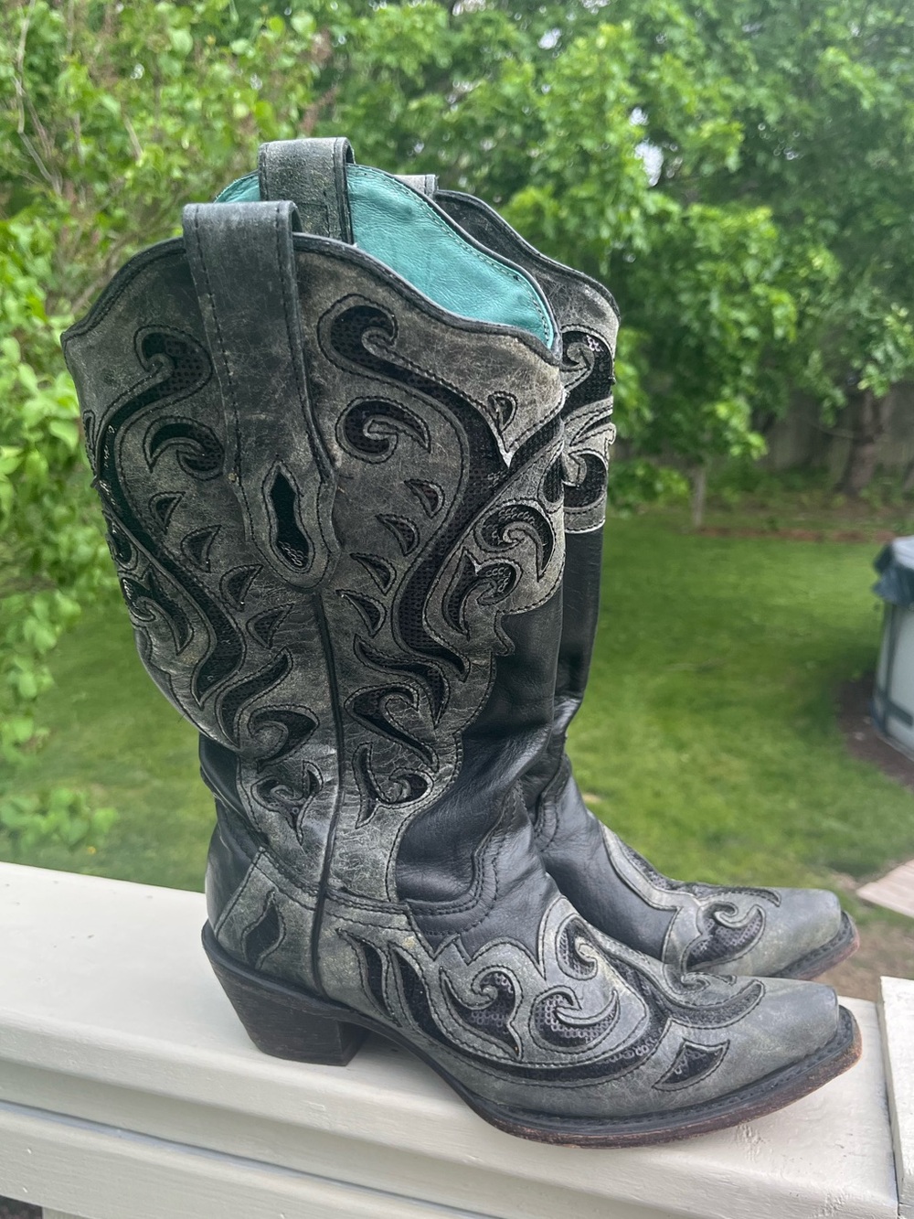 Vintage Coral Women's Black and Gray Western Cowboy Boots with Blue Interior